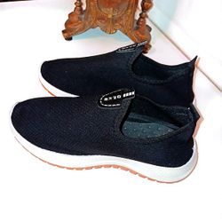 Unisex Solid Slip On Sneakers Comfy Non Slip Soft Sole Shoes for Men & Women