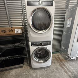 🔥 Electrolux Front Load Washer & Dryer Set – Like New / Pre-Owned 🔥  Premium Electrolux laundry pair in excellent pre-owned condition, fully tested 