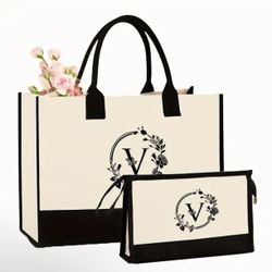 NEW Gorgeous 2 Piece Set Tote And Pouch 