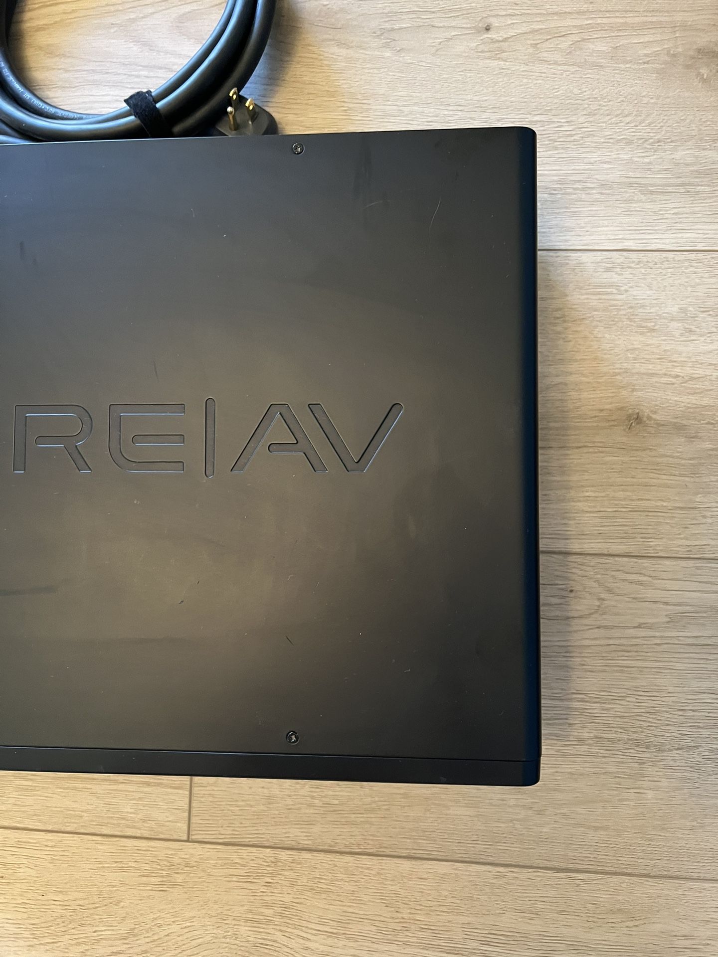 Belkin AP2110012 Pure AV Home Theater Power Console Conditioner 11