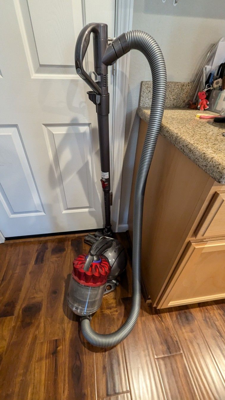 Dyson DC39 Vacuum Cleaner