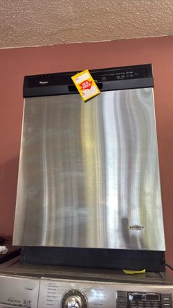 Nice like new  Whirlpool dishwasher