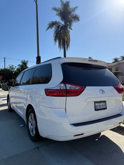 VAN. LIMITED SPORT SIENNA TOYOTA 2017
