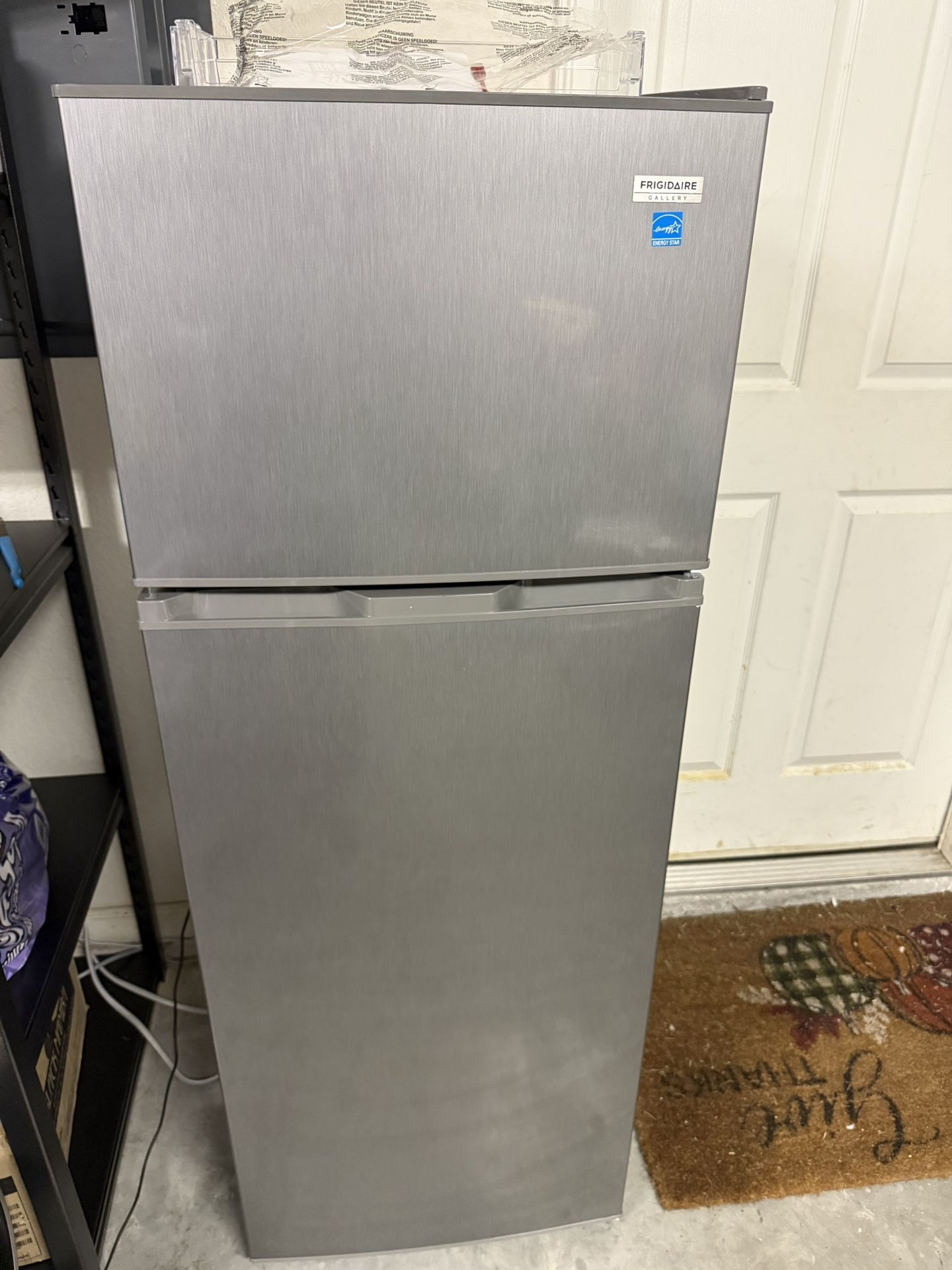 Frigidaire Gallery mini Fridge 