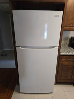 Frigidaire  20 cu ft Top Bottom Fridge