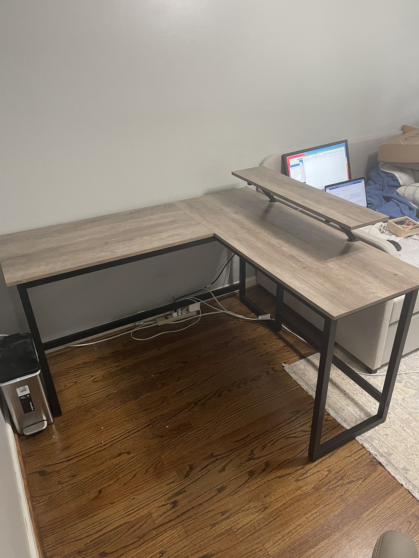L Shaped Computer Desk w/monitor ledge