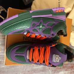 LV Trainers Sz 9 Comes With A Pair Socks 