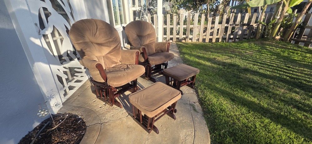 PAIR: Like New Glider Chairs w Ottomans 💺✨️