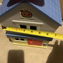 Casita De Cocomelon Inclulle Juguetes  Y Trabaja La Música Y Sonidos