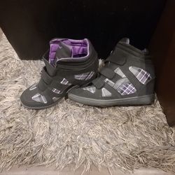 Size 10 Purple, black & gray wedged shoes.