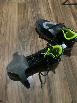 Under Armour UA Hammer MC 2.0 Mens Shoe Sz 10.5 Black White Mid-Top Football Cleats