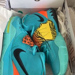 Kyrie 6 Aqua Size 10