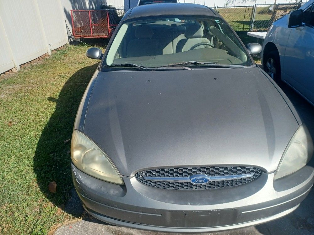 2003 Ford Taurus