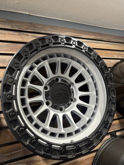PAQUETES DE RINES Y LLANTAS 🔥 💪 ¡TAMBIÉN LEVANTAMOS TROCAS! 🚙🔥  ✅ TODAS LAS MEDIDAS DISPONIBLES: • 31” • 32” • 33” • 34” • 35” • 37” • 38” • 40”  