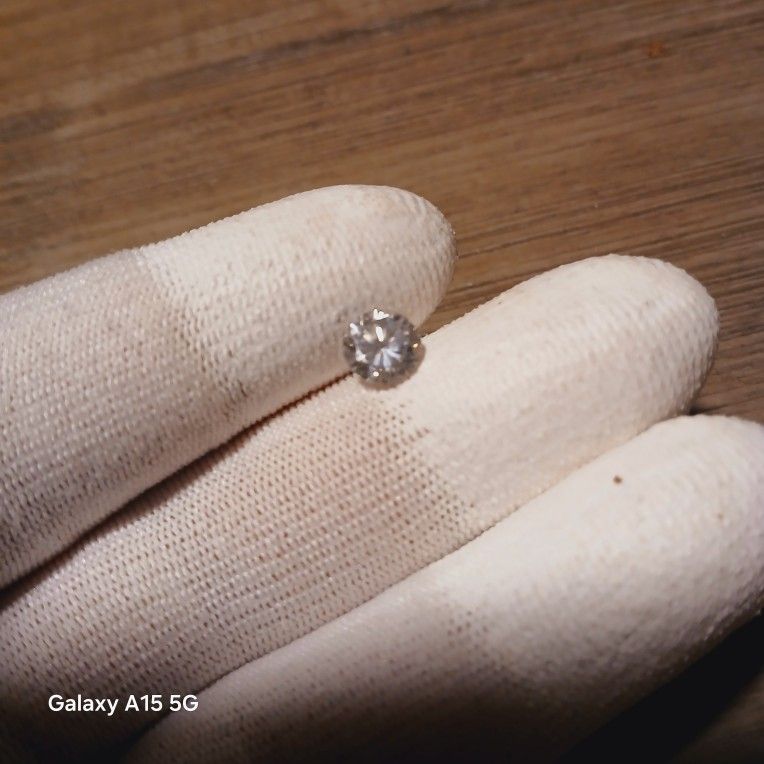 1.5 CT Moissanite Vs -H- 7.5 MM. π Engagement/ Promise Ring.