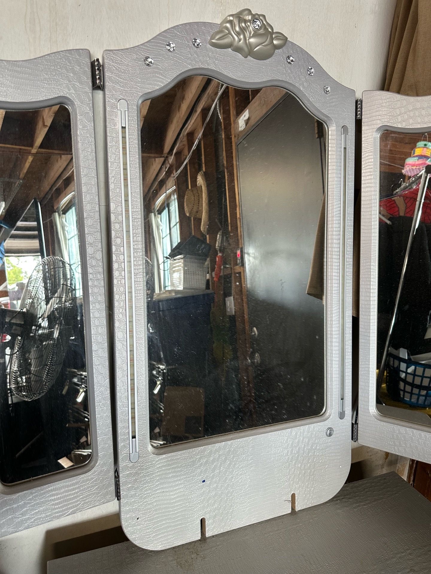 Silver vanity w lights