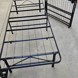 Metal bed frame