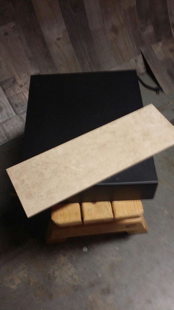 Floor/wall tile