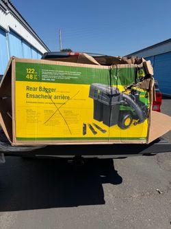 John Deere 48-Inch Rear Bagger with Bagging Blades