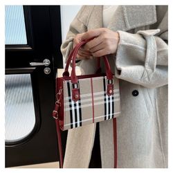 Niche design bag women‘s 2025 new fashion plaid handbag high-end foreign style one-shoulder cross-body bag