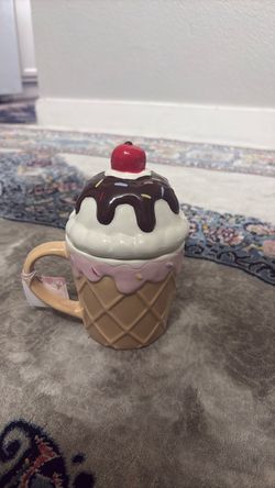 Ice Cream Sundae Ceramic Mug with Lid glass.