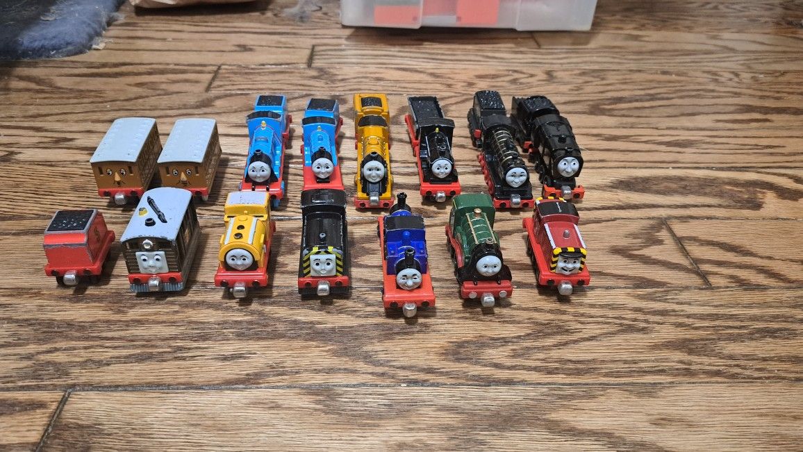 Thomas And Friends Trains And Coal Cars (21 Pieces)