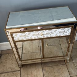 Mirror dresser