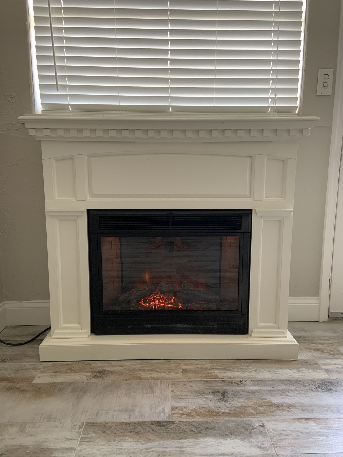 Electric Fireplace/Heater
