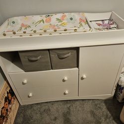 Peek A Boo Changing Table 