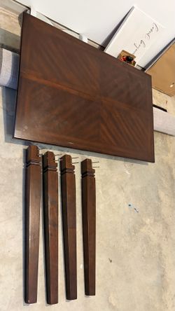 Dining Room Table w/chairs $400