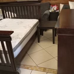Full Size Bedroom Furniture. Includes Tv/dresser,2 End Table Bed Frame And Matress. 