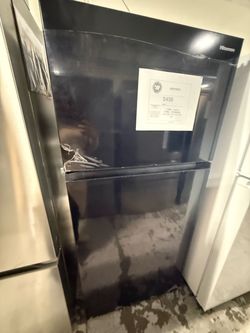 Hisense Black Top-Freezer Refrigerator