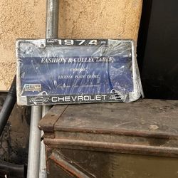 1974 Fashion Collectible Chrome License Plate Frame