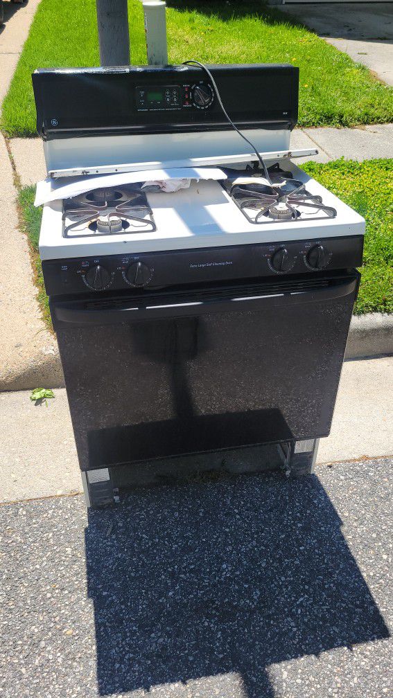 ****FREE****  GE Gas Stove /Oven
