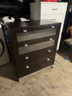 DRESSER