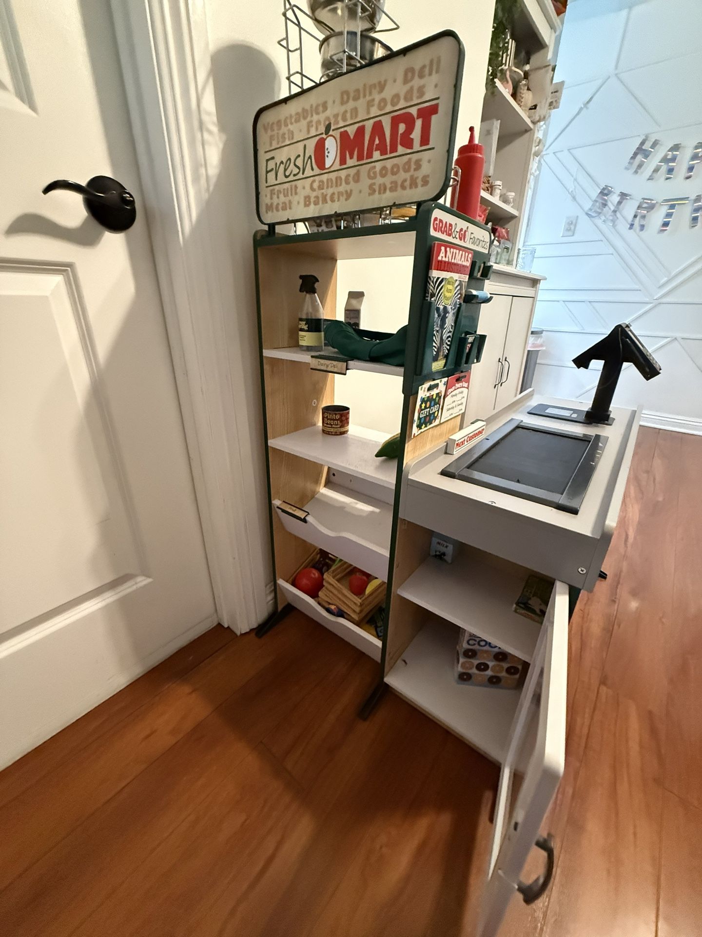 Melissa And Doug Store Set with all Accessories Shown