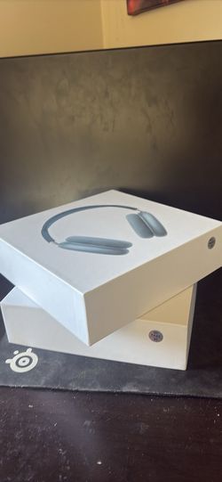 Selling Bundle of Gen 2 Headphone Max  (HAVE EXTRA NEED GONE BEST OFFER TAKES)