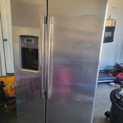 Refrigerator 