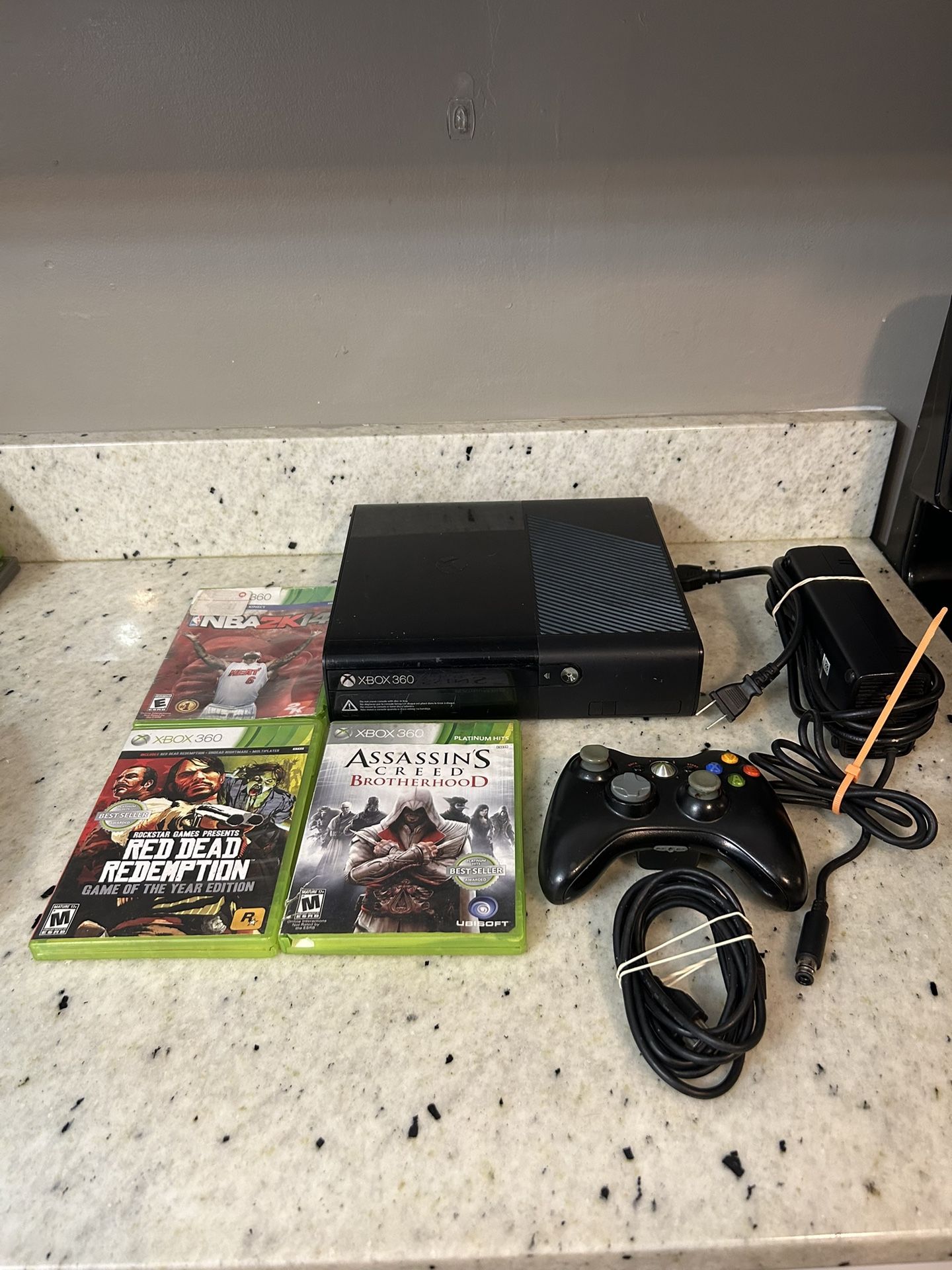 Xbox 360 E Slim Console Model 1538 with Cords AND Controller