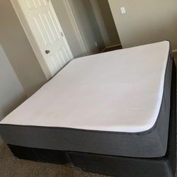 KING CASPER MATTRESS AND FREE BOX SPRINGS 