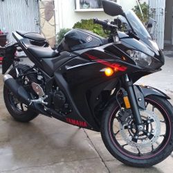 2015 Yamaha r3