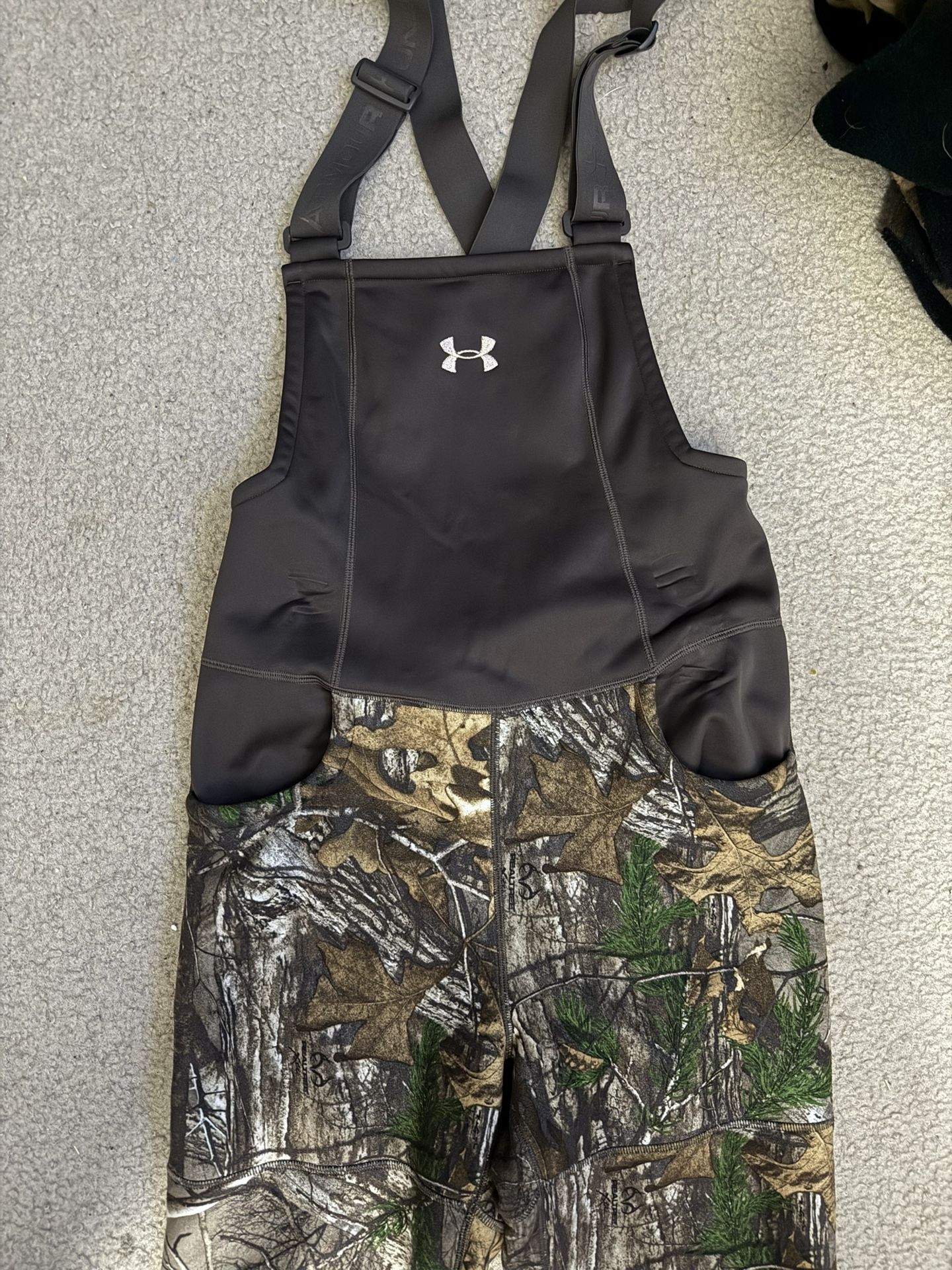 Woman’s Sm Under Armor Camo Bib/overalls