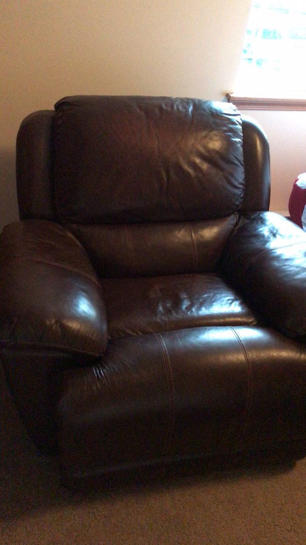 Macy Leather Recliner Sofa Furniture In University Place Wa Offerup