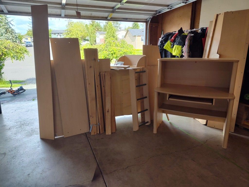 FREE BUNK BED WITH DESK