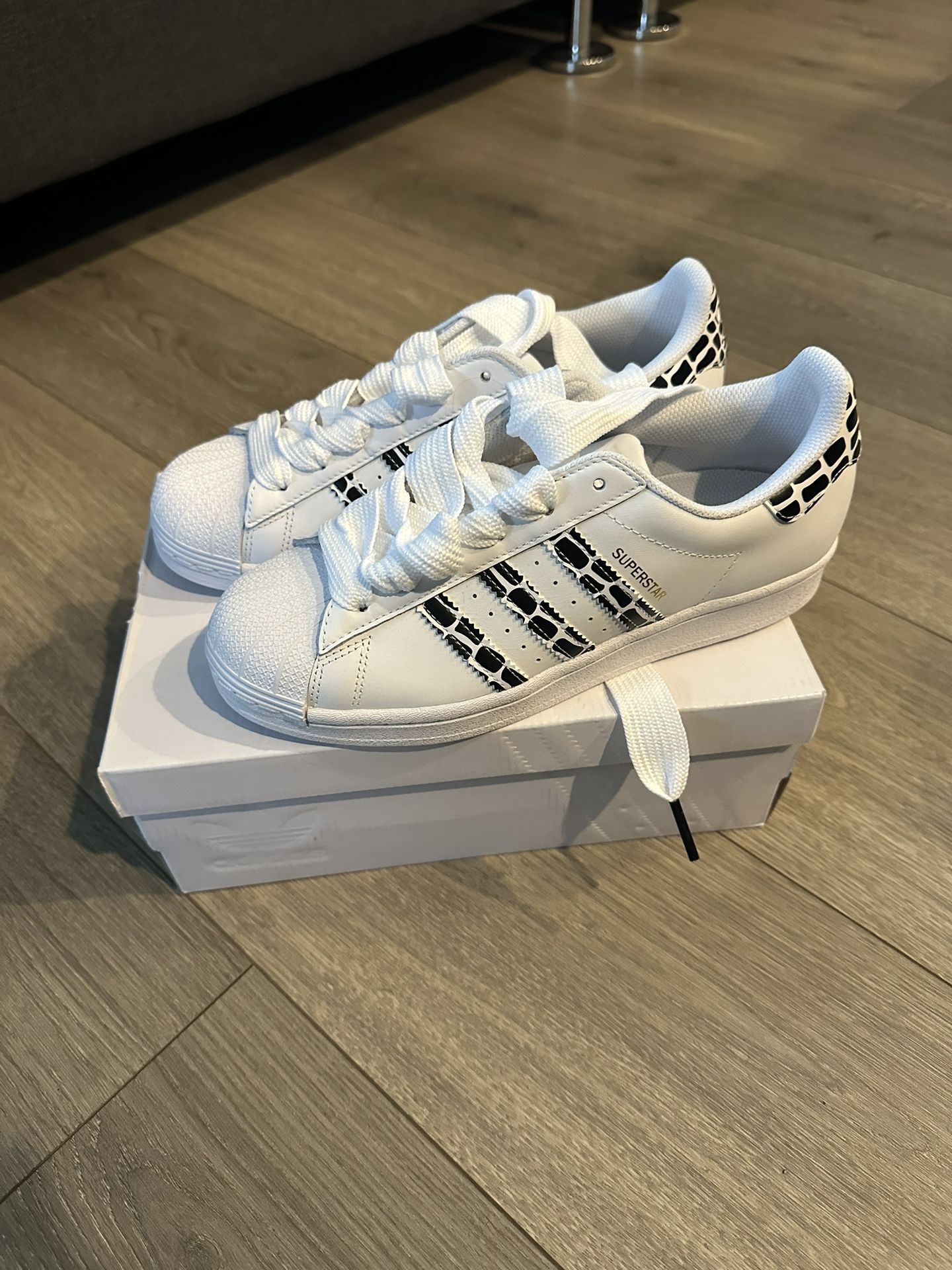 Women’s Sz 7 Adidas BRAND NEW!