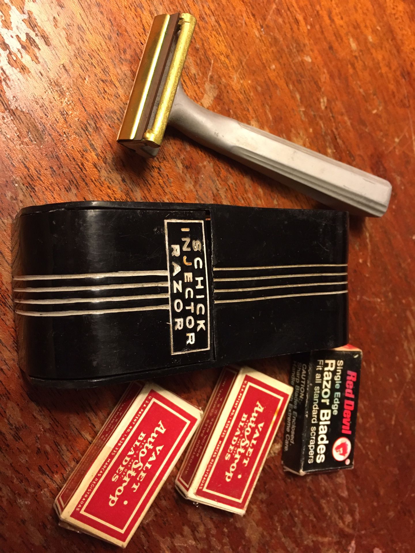 Vintage Schick Razor with box and razor blades