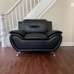 Modern Black Leather Chair *BRAND NEW-IN-BOX*