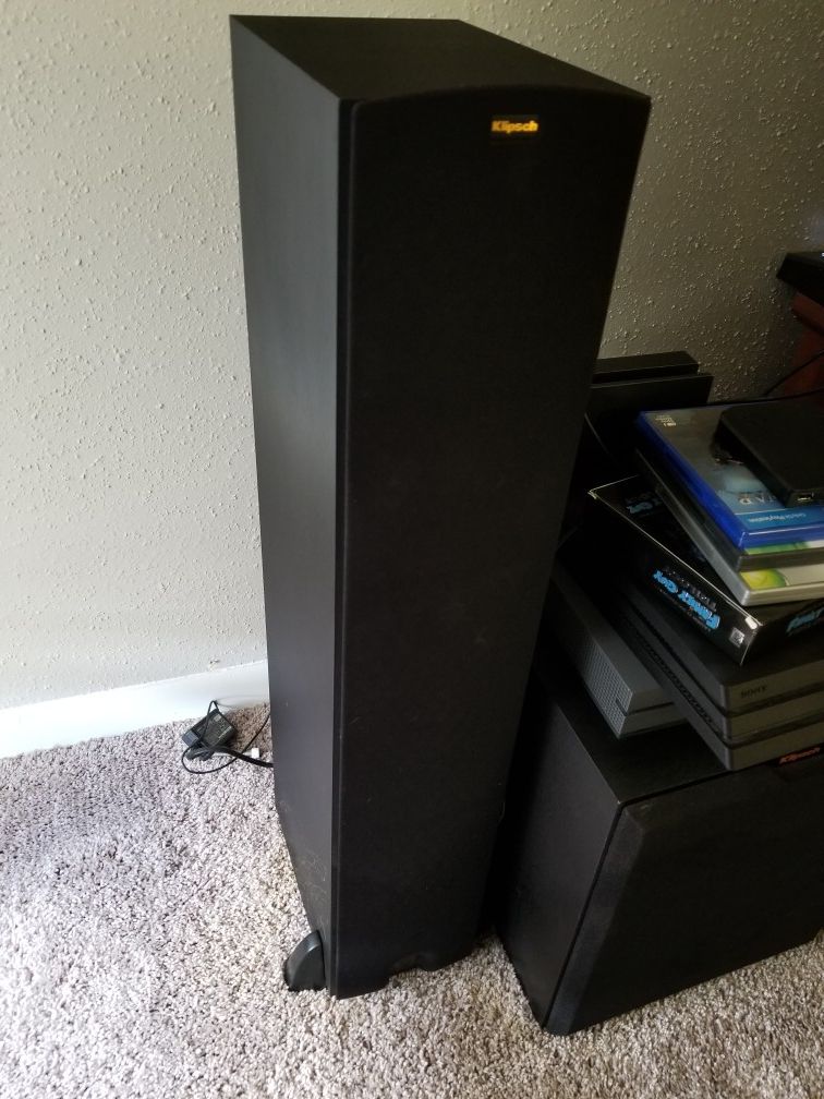 Klipsch R24F Floorstanding speakers for Sale in San Antonio, TX OfferUp