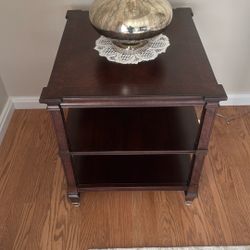 Ethan Allen - Elmont Square Table