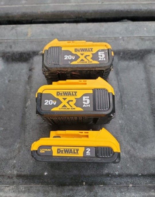 DEWALT 20V XR 5AH BATTERYS AND 1 20V 2.0AH